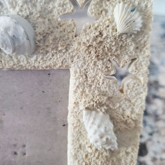 3D sandstone type frame with shells - Picture 2 of 6